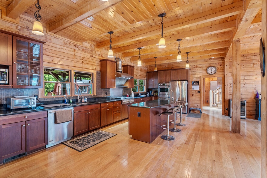 More Photos Of 11501 Popes Head Rd, Fairfax Garden Center For Sale