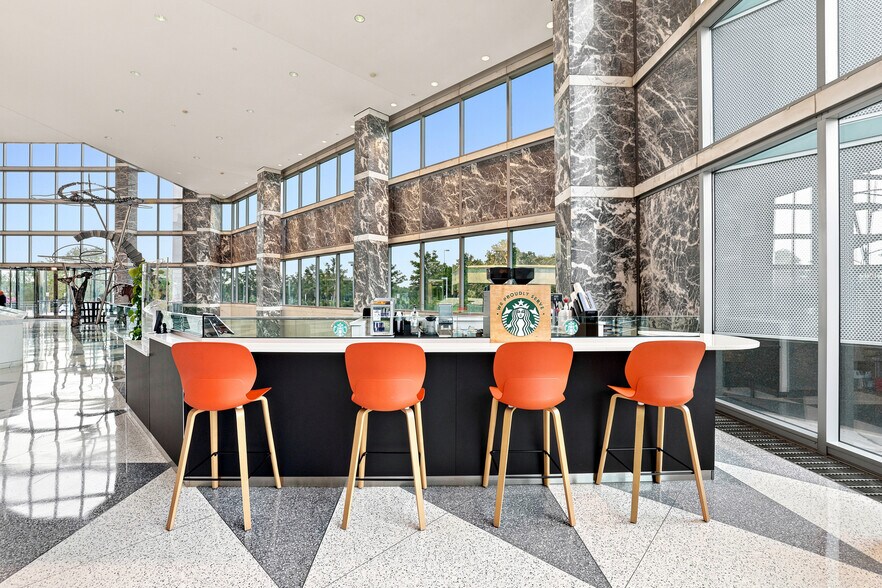 More Photos Of 1 Tower Ln, Oakbrook Terrace Office For Lease