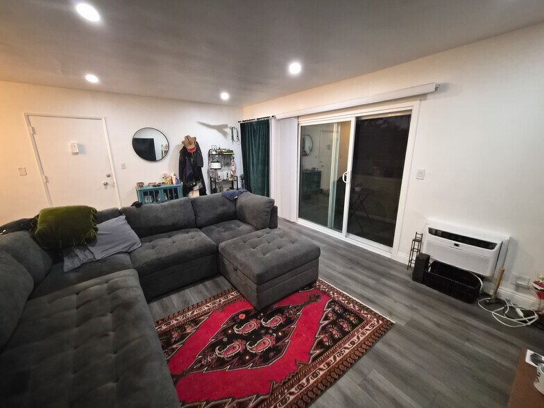 More Photos Of 2050 Rodney Dr, Los Angeles Apartments For Sale