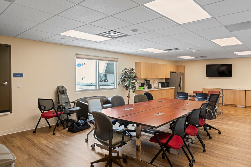 More Photos Of 42525 Tall Cedars Pkwy, Chantilly Schools For Lease