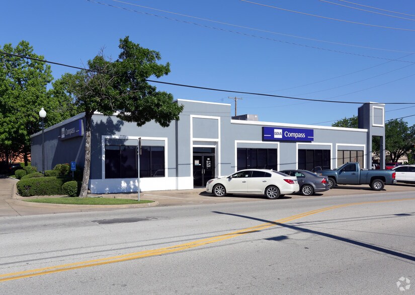 More Photos Of 800-810 W State St, Garland Unknown For Lease