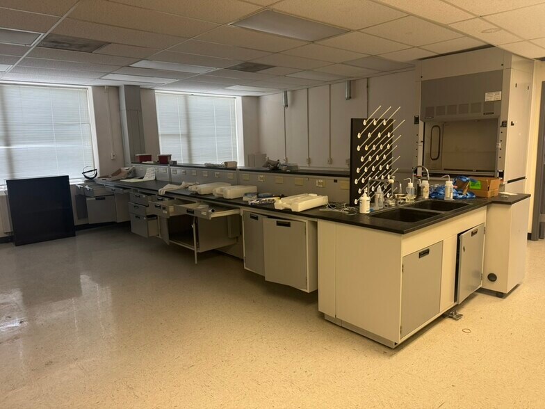 More Photos Of 6810 SE Dwight St, Topeka Industrial For Sale