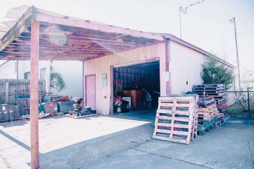 More Photos Of 601 S School Ave, Fayetteville Auto Repair For Sale