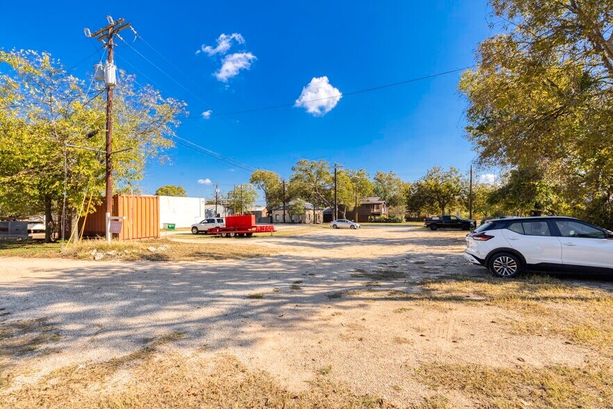 More Photos Of 322 S Main St, Boerne General Retail For Sale
