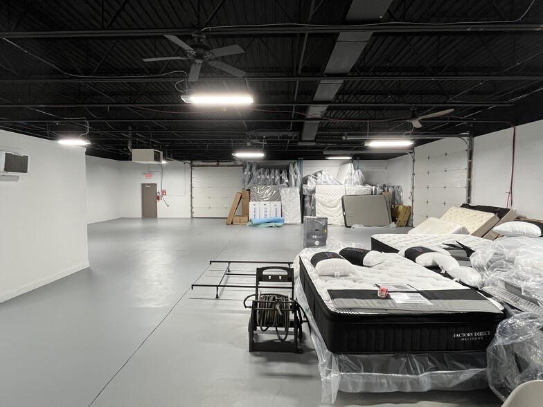 More Photos Of 187-189 W Johnstown Rd, Gahanna Warehouse For Lease