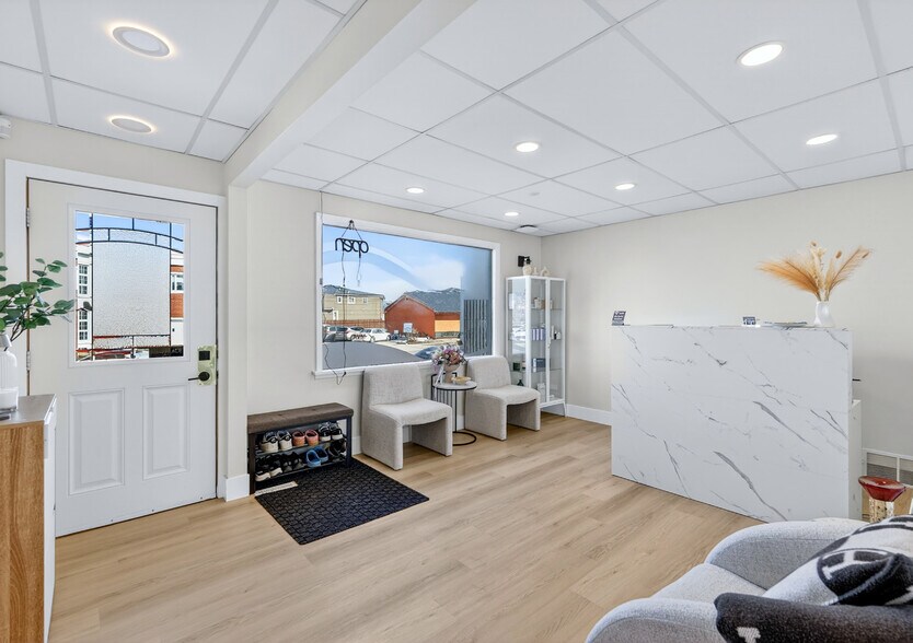 More Photos Of 2713 Centre St NW, Calgary Freestanding For Sale