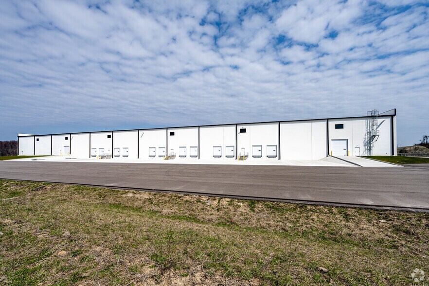 More Photos Of 1001 Blue Sky Ln, Coraopolis Warehouse For Lease