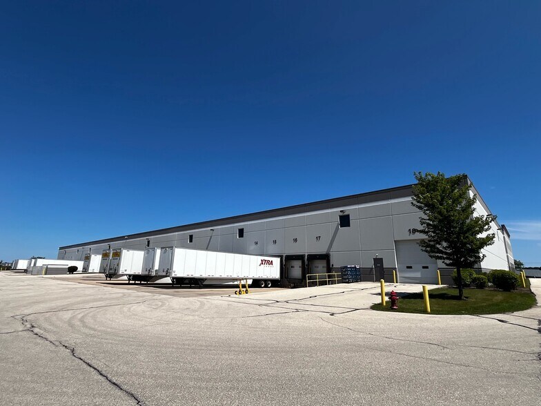 More Photos Of 9875 S Stern St, Oak Creek Warehouse For Lease