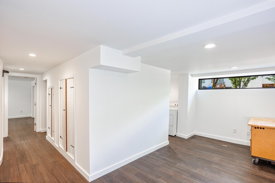 More Photos Of 2105 SE Ochoco St, Portland Office For Sale