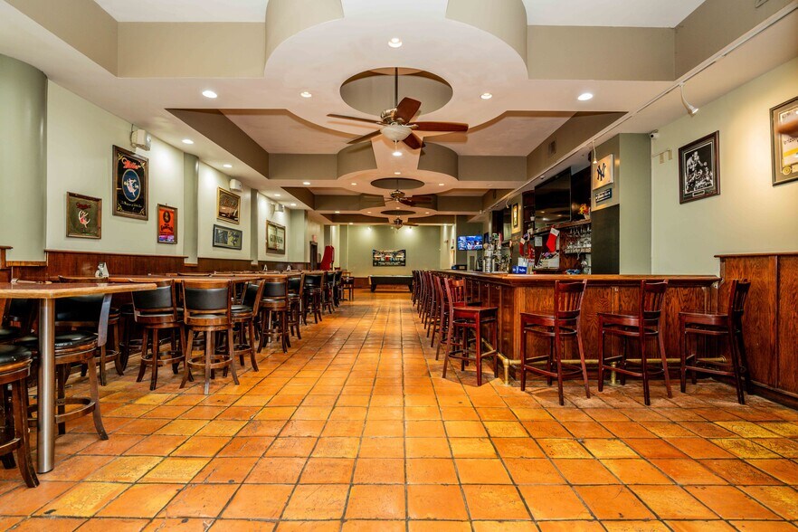 More Photos Of 266 Dartmouth St, New Bedford Restaurant For Sale