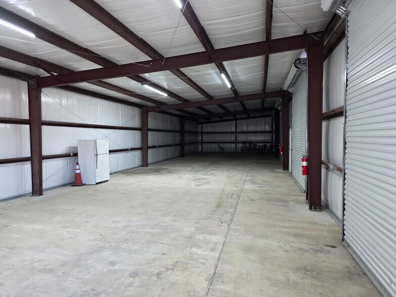 More Photos Of 3708 Highway 27 S, Sulphur Flex For Lease