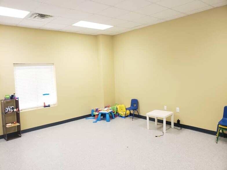 More Photos Of 6603 Langham Dr, Houston Religious Facility For Lease