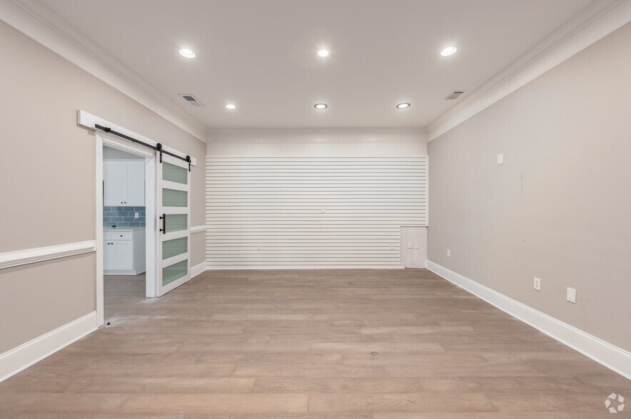 More Photos Of 4913 Summer Oak Dr, Buford Service For Lease
