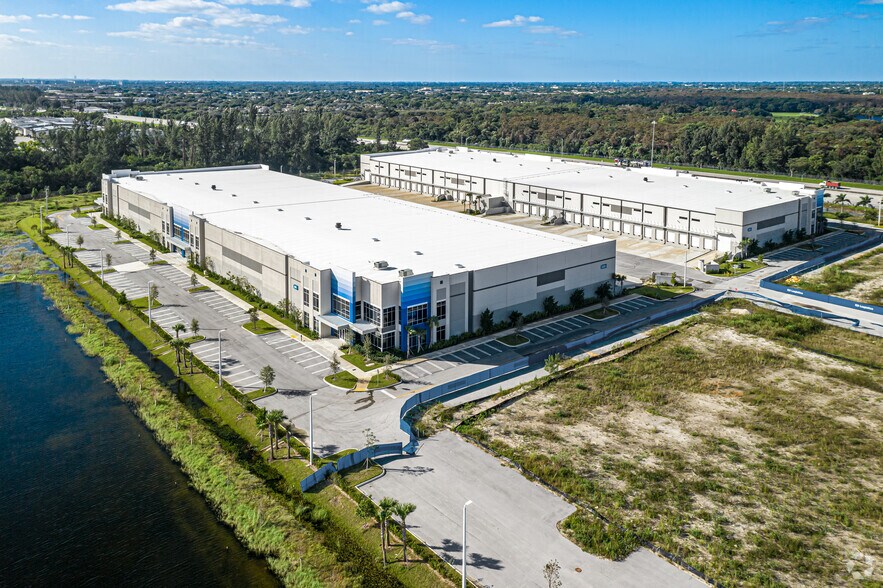 More Photos Of 3150 NW 33rd St, Pompano Beach Warehouse For Lease