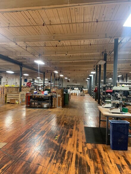 More Photos Of 710 E Catawba St, Belmont Industrial For Lease