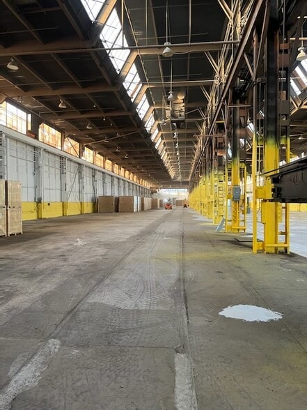 More Photos Of 417 N Arch St, Milton Warehouse For Lease