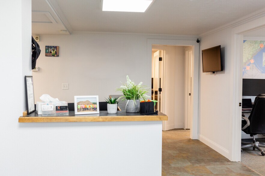 More Photos Of 2321 W 1st St, Duluth Service For Sale