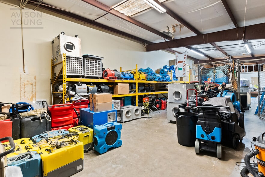 More Photos Of 175 Semoran Commerce Pl, Apopka Light Distribution For Sale