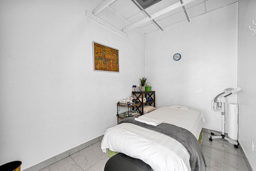 More Photos Of 2301 Wilton Dr, Wilton Manors Apartments For Sale