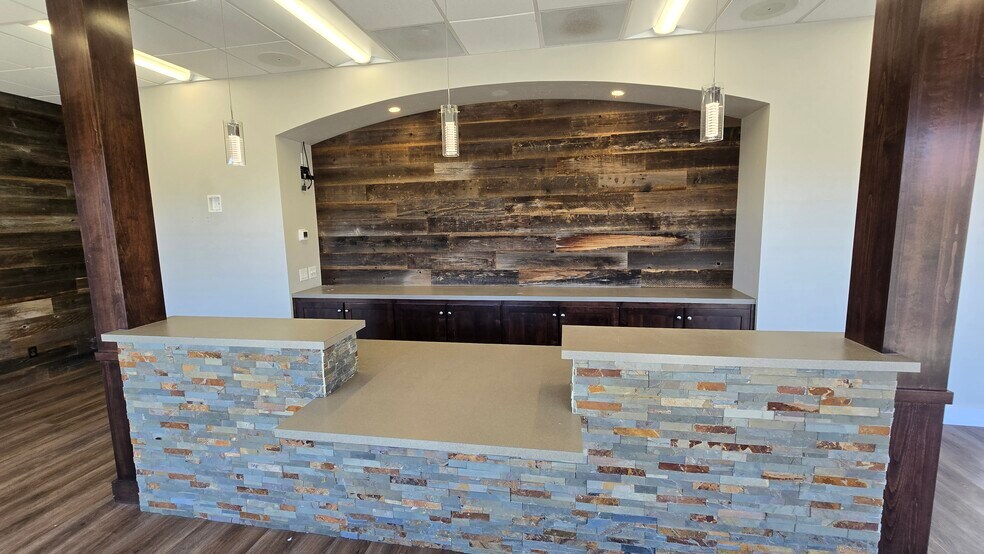 More Photos Of 2573 Campus Dr, Klamath Falls General Retail For Lease