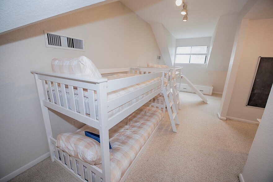 More Photos Of 3821 Nasa Pky, El Lago Lodge Meeting Hall For Sale