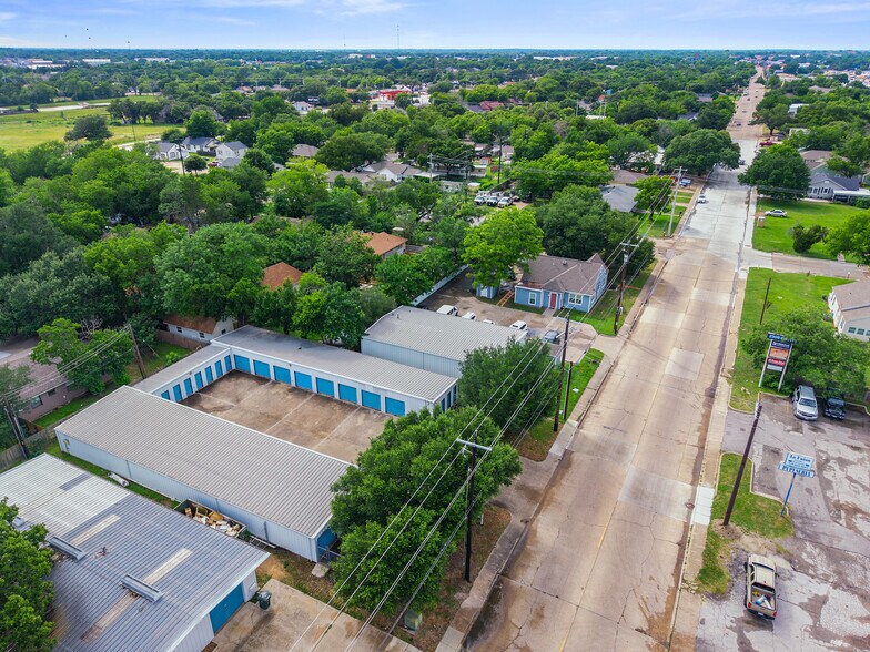 More Photos Of 2306 Cavitt Ave, Bryan Self Storage For Sale