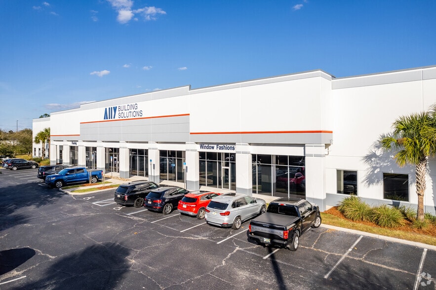 More Photos Of 7272 Kingspointe Pky, Orlando Distribution For Lease