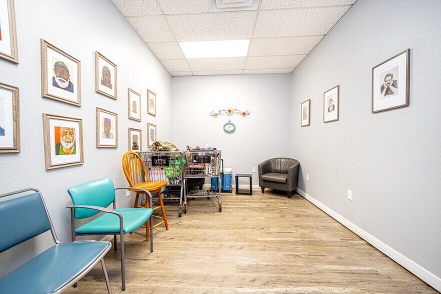 More Photos Of 1015 McCann Rd, Longview Office For Sale