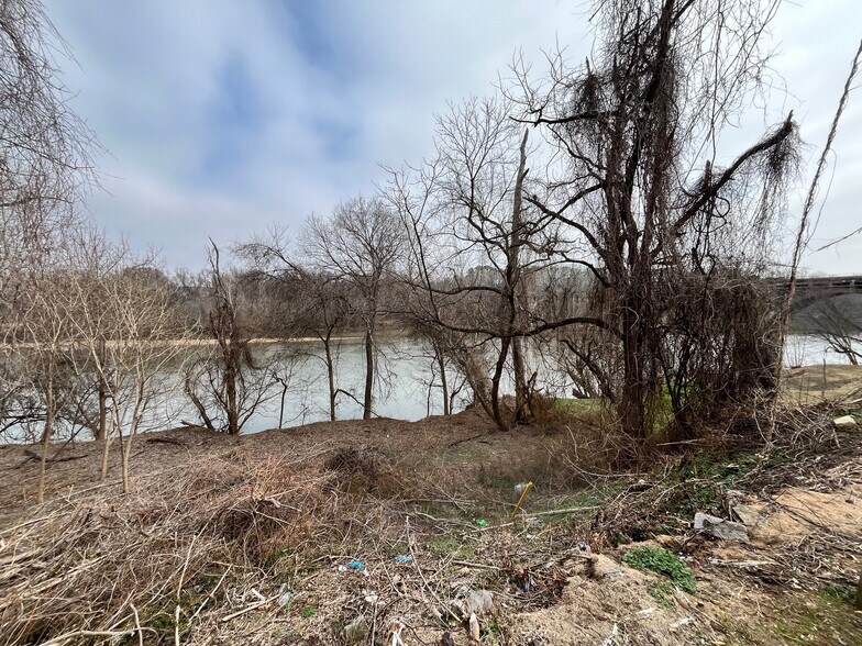 More Photos Of 503 Sophia St, Fredericksburg Freestanding For Lease