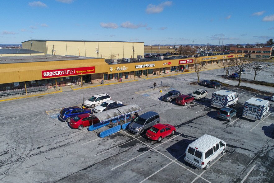More Photos Of 653-685 W Main St, New Holland Storefront For Lease