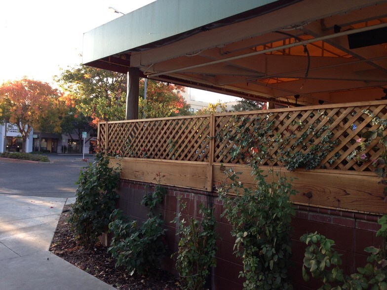 More Photos Of 560 W 18th St, Merced Storefront Retail Office For Lease