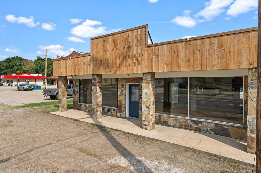 More Photos Of 605 E Broadway St, Jefferson General Retail For Sale