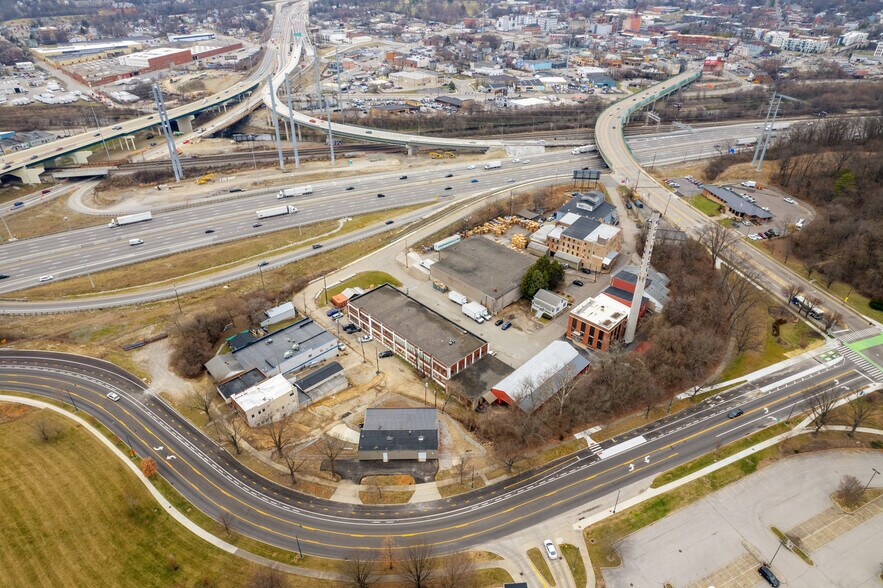 More Photos Of 3665 Central Pky, Cincinnati Warehouse For Sale