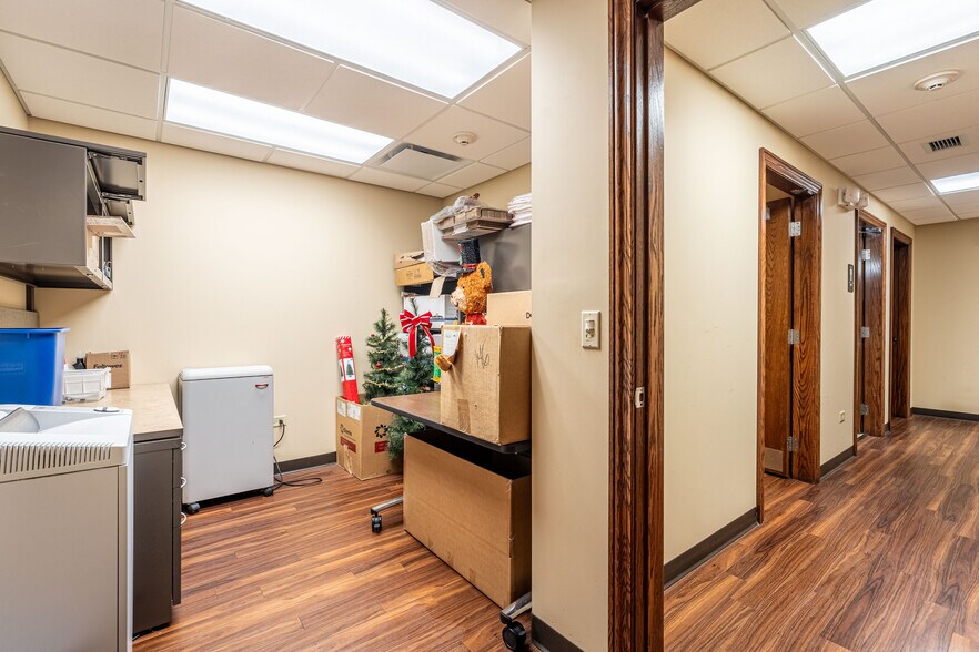 More Photos Of 16610 W 159th St, Lockport Medical For Sale