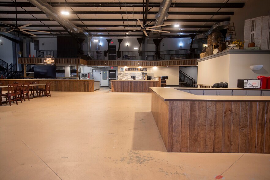 More Photos Of 25000 US 59 Rd, El Campo Flex For Sale