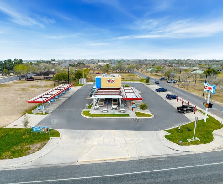 Primary Photo Of 620 E 2nd St, Mercedes Fast Food For Sale