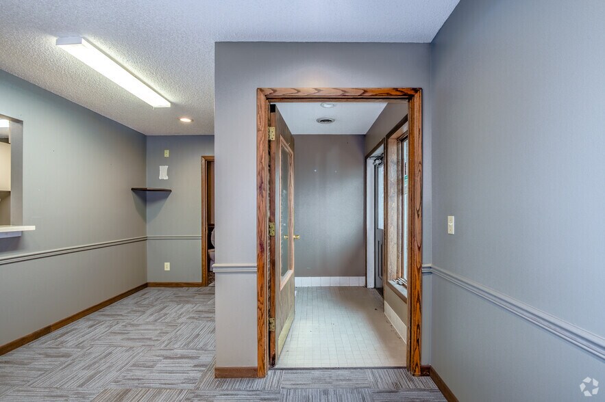 More Photos Of 200-202 S Cherry St, Wittenberg Medical For Sale