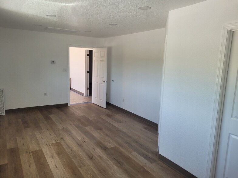 More Photos Of 406 Oak St, Wichita Falls Warehouse For Lease