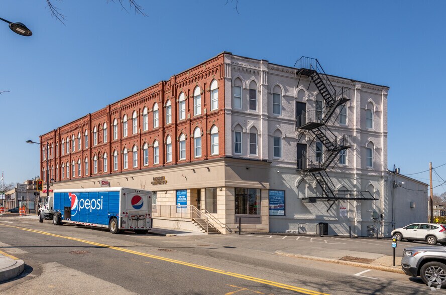 More Photos Of 989-1001 Watertown St, Newton Office For Lease