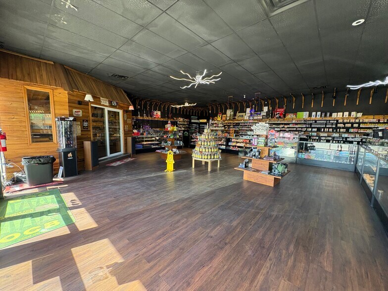 More Photos Of 3504 Paramount Dr, West Lafayette Storefront For Lease