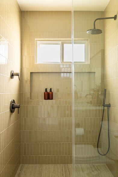 More Photos Of 1018 Manzanita St, Los Angeles Apartments For Sale