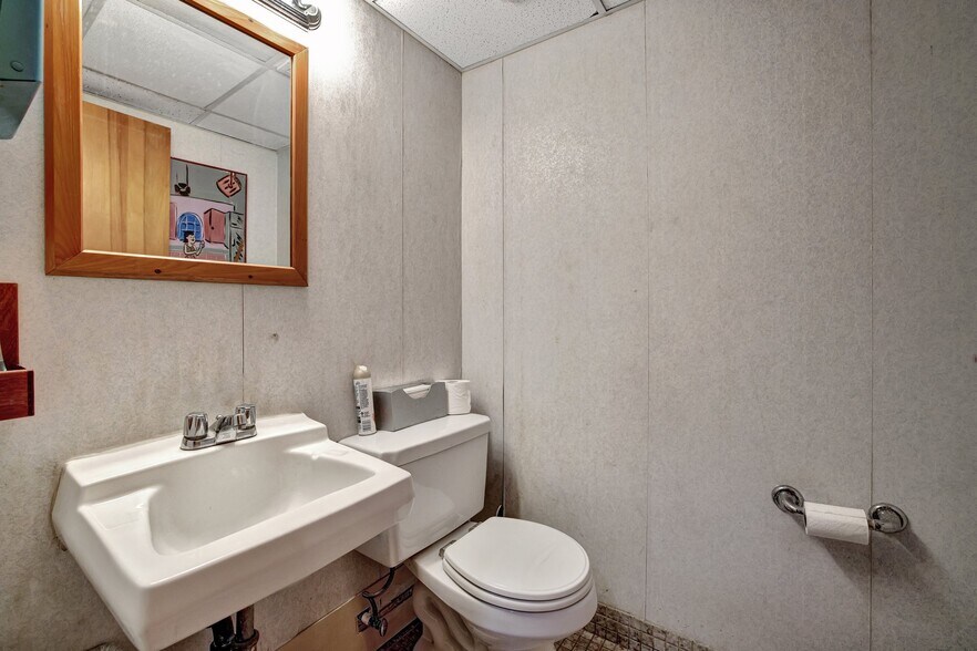More Photos Of 15221 NE 21st Ave, Miami Warehouse For Sale