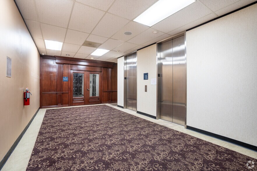 More Photos Of 397 N Sam Houston Pky E, Houston Office For Sale