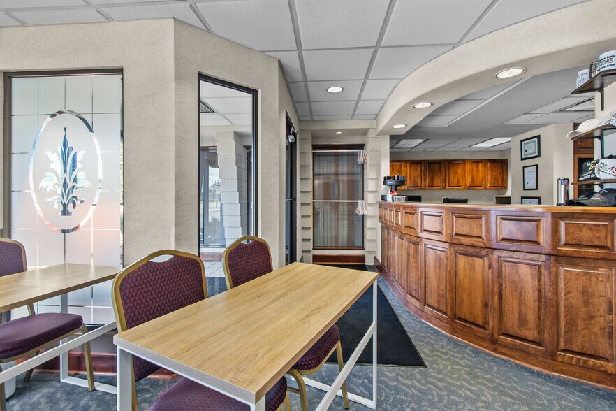 More Photos Of 2600 N Richmond St, Appleton Medical For Sale