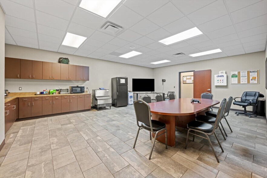 More Photos Of 13020 S Sunnylane Rd, Moore Industrial For Lease