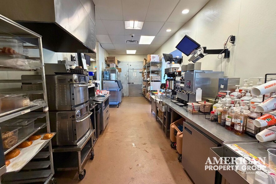 More Photos Of 7942 N Tamiami Trl, Sarasota Freestanding For Sale