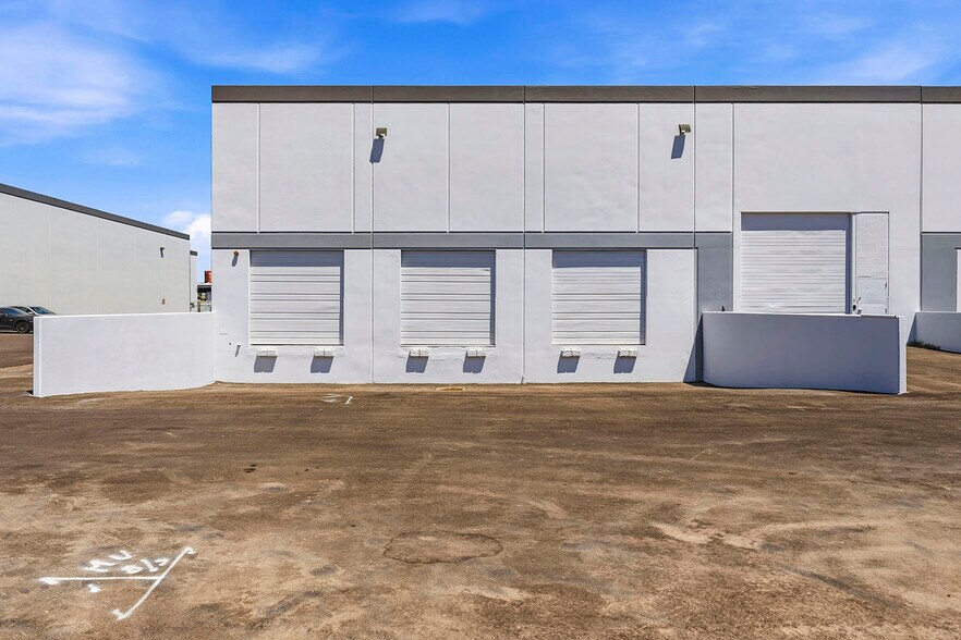 More Photos Of 2246 S Central Ave, Phoenix Distribution For Lease