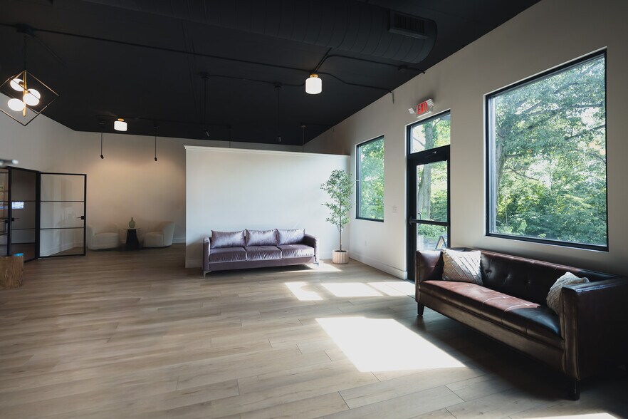 More Photos Of 4430 W Jonathan Moore Pike, Columbus Office Residential For Lease