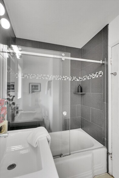 More Photos Of 828 Hill St, Santa Monica Apartments For Sale