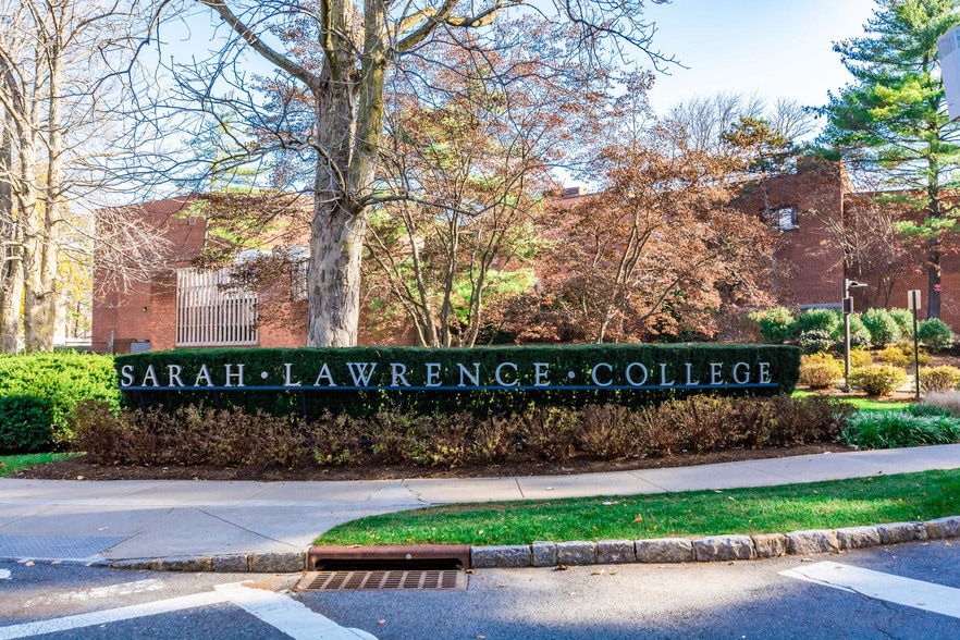 More Photos Of 3-7 Pondfield Rd, Bronxville Storefront Retail Office For Lease